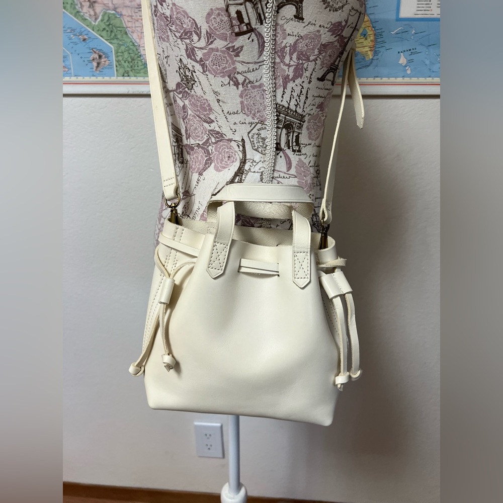 Madewell bucket bag in cream leather